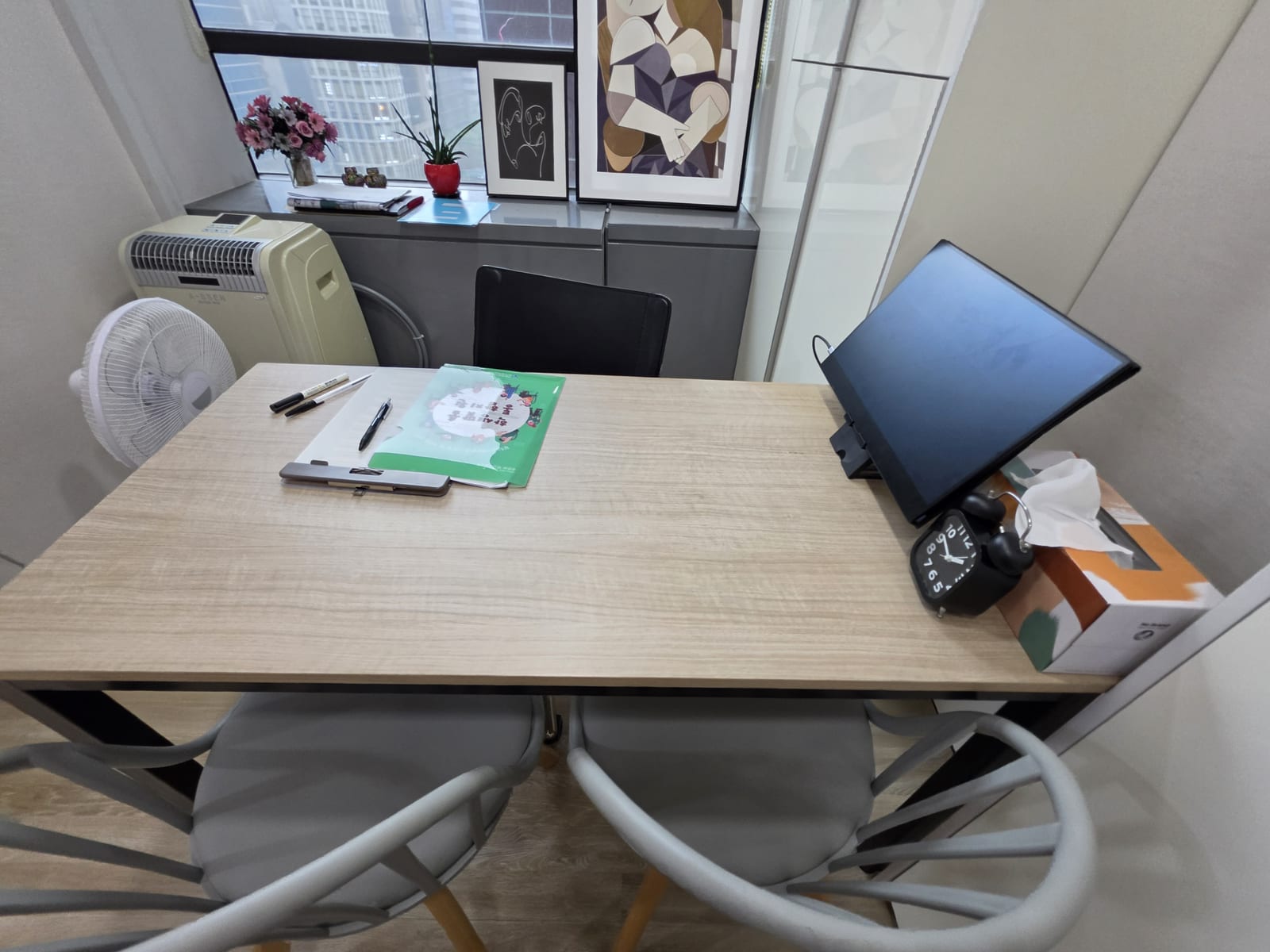 부탁하기 어려울 때, 거절당할까 두려운 마음이 말을 멈출 때 관련 이미지